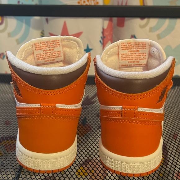 Jordon Retro 1 High OG - Girls’ Toddler - Picture 3 of 9